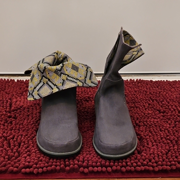 Sanuk Shoes - Sanuk Gray Drop Top Ankle Boots